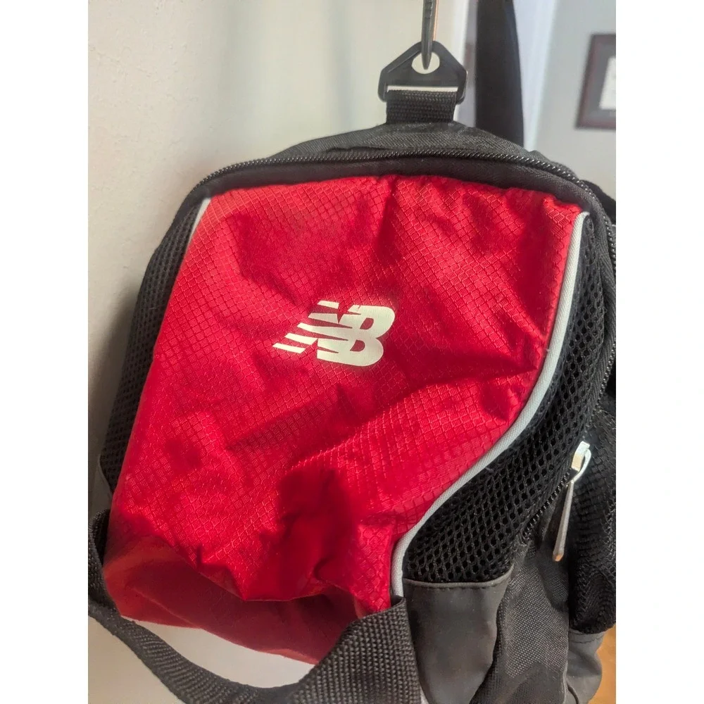 New Balance Duffel Bag Unisex OS Black Red Good Sporty Gym Travel Bag